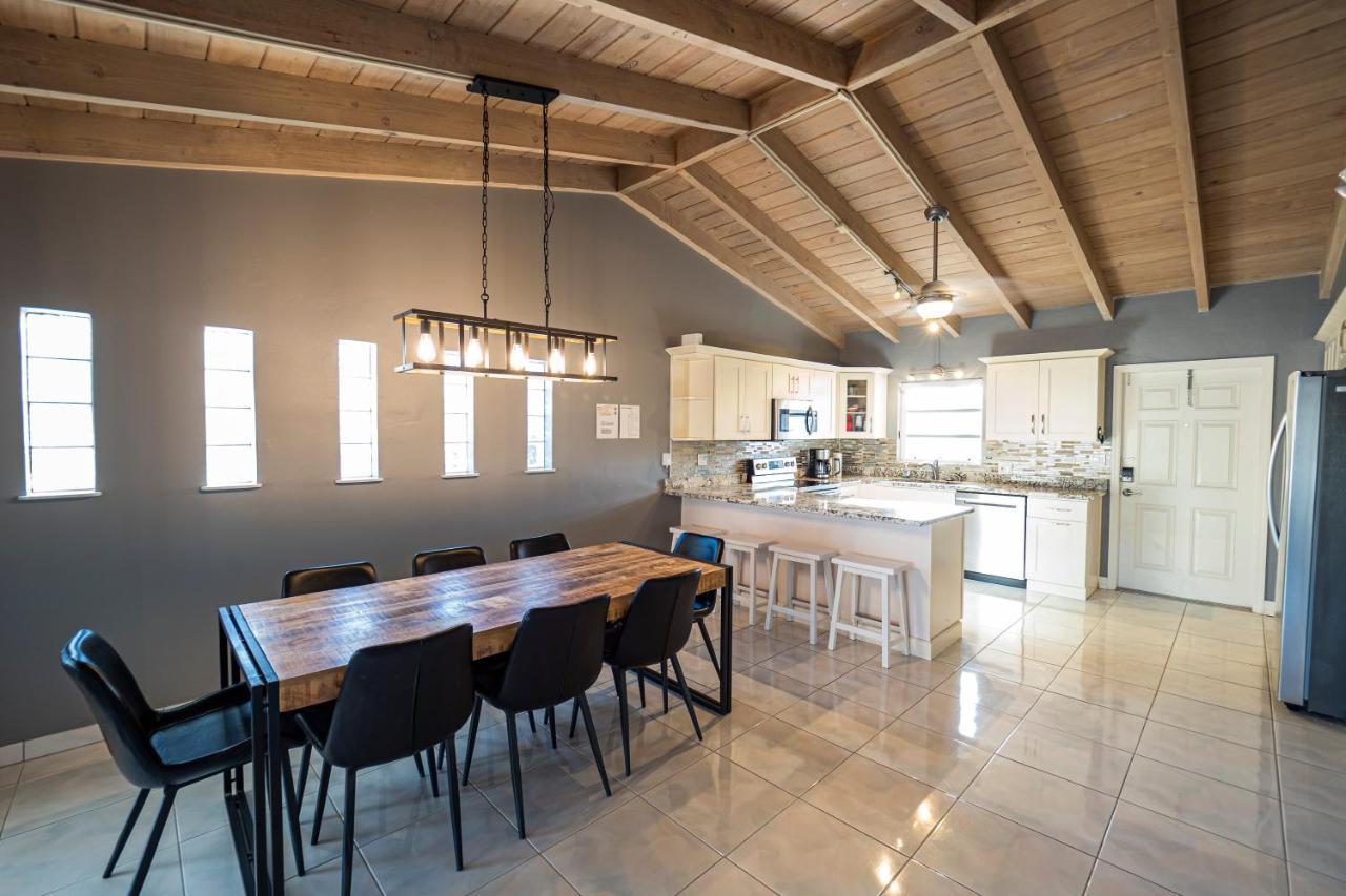 Newly Renovated 3Br2Ba Duplex With Private Dock Villa Key Colony Beach Bagian luar foto