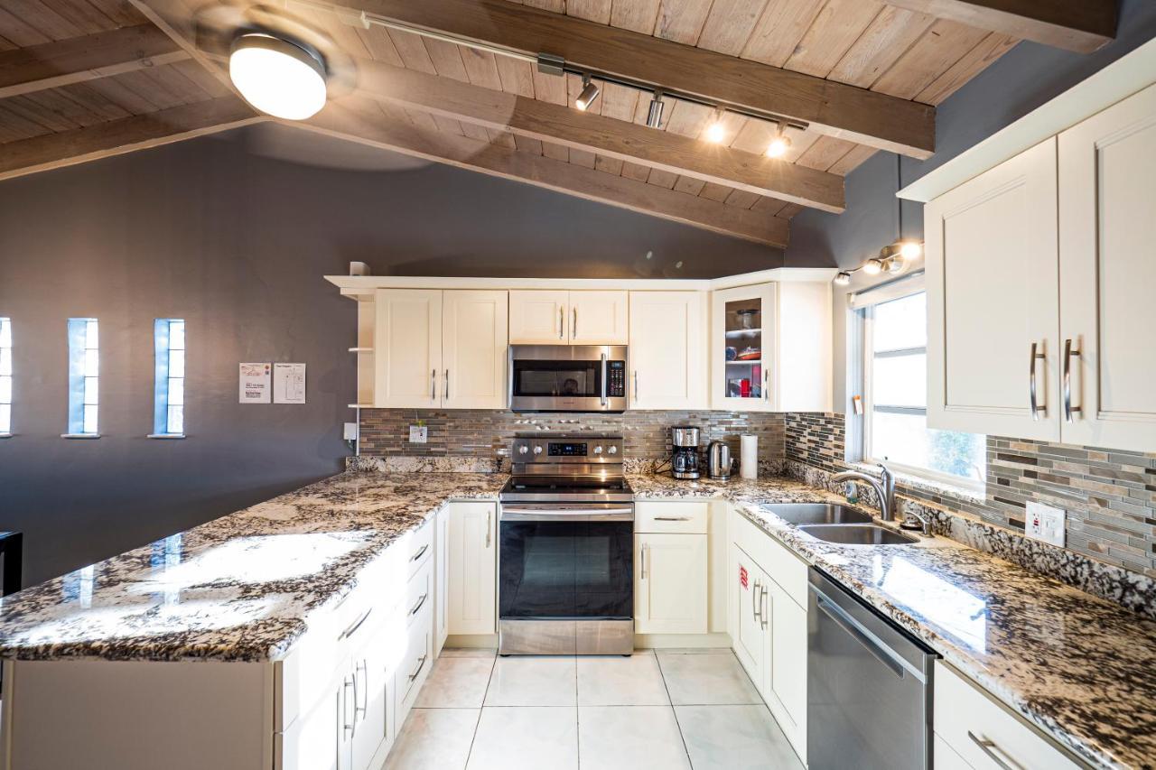 Newly Renovated 3Br2Ba Duplex With Private Dock Villa Key Colony Beach Bagian luar foto