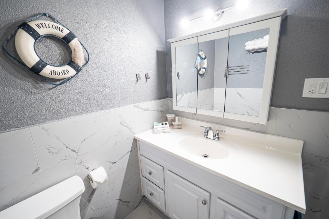 Newly Renovated 3Br2Ba Duplex With Private Dock Villa Key Colony Beach Bagian luar foto