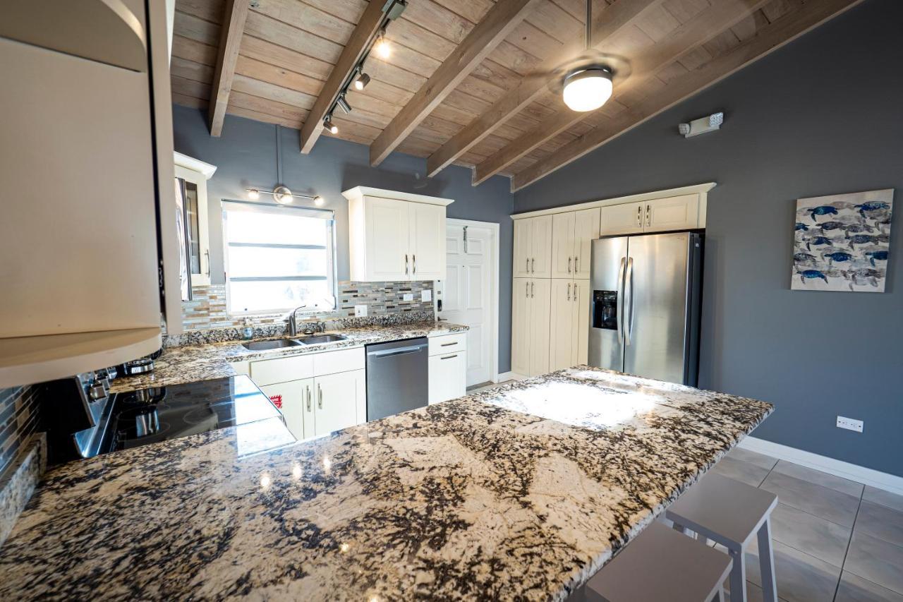 Newly Renovated 3Br2Ba Duplex With Private Dock Villa Key Colony Beach Bagian luar foto