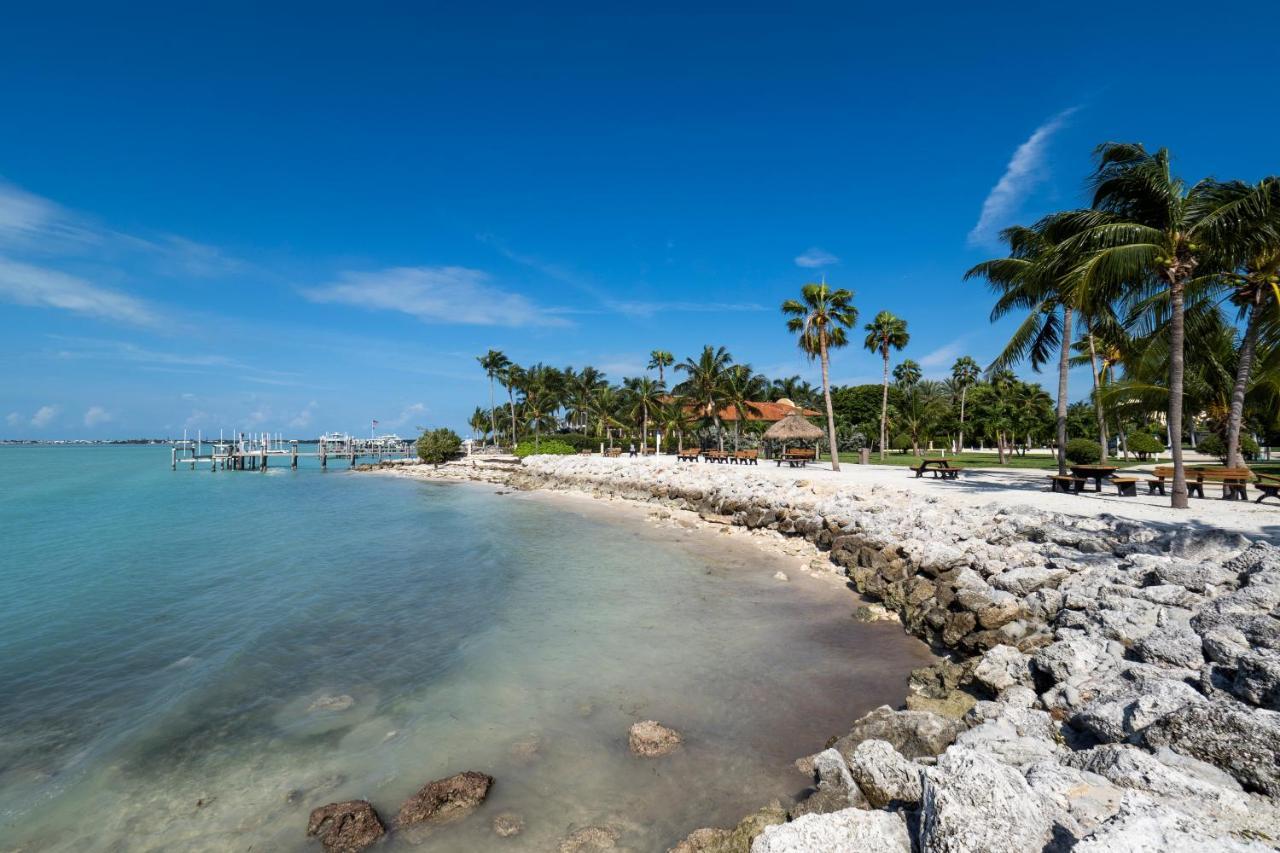 Newly Renovated 3Br2Ba Duplex With Private Dock Villa Key Colony Beach Bagian luar foto