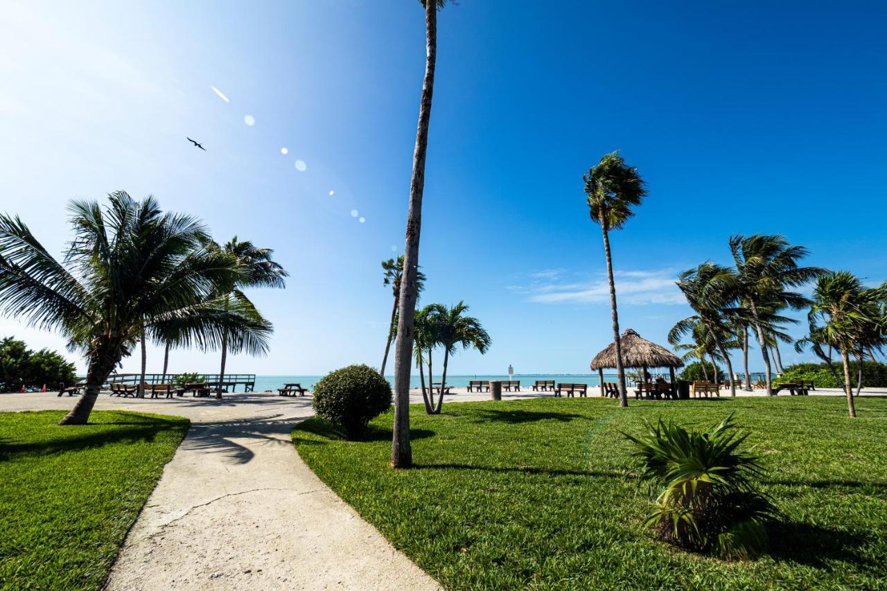 Newly Renovated 3Br2Ba Duplex With Private Dock Villa Key Colony Beach Bagian luar foto