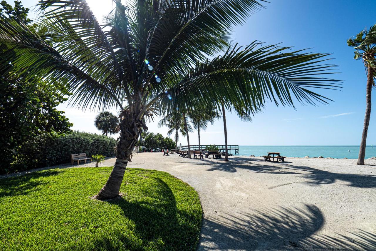 Newly Renovated 3Br2Ba Duplex With Private Dock Villa Key Colony Beach Bagian luar foto