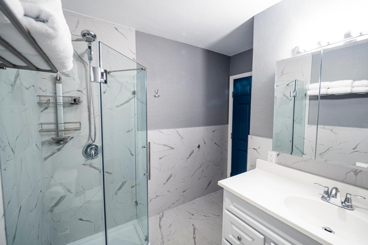 Newly Renovated 3Br2Ba Duplex With Private Dock Villa Key Colony Beach Bagian luar foto